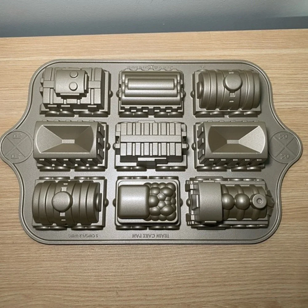 Nordic Ware Nordic Express Train‎ Cake Pan Mold Made In USA NEW